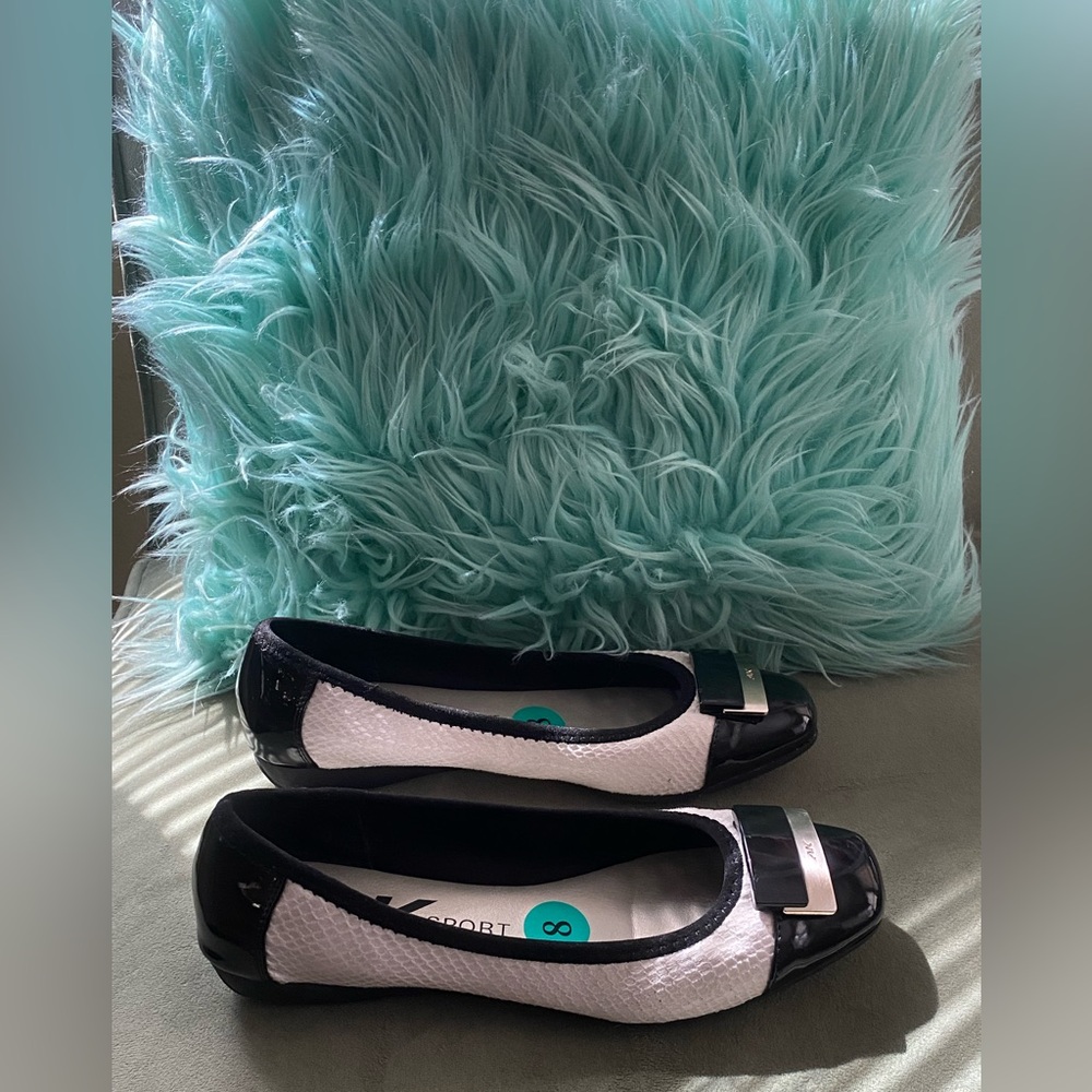 Nice Everyday 😊 Black and Cream Anne Klein Flats